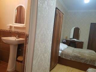 Гостевой дом Guest House Maria Сигнахи Трехместный номер с ванной комнатой-5
